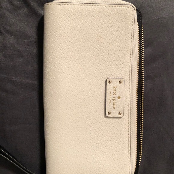 Kate Spade wallet wristlet - Picture 1 of 5